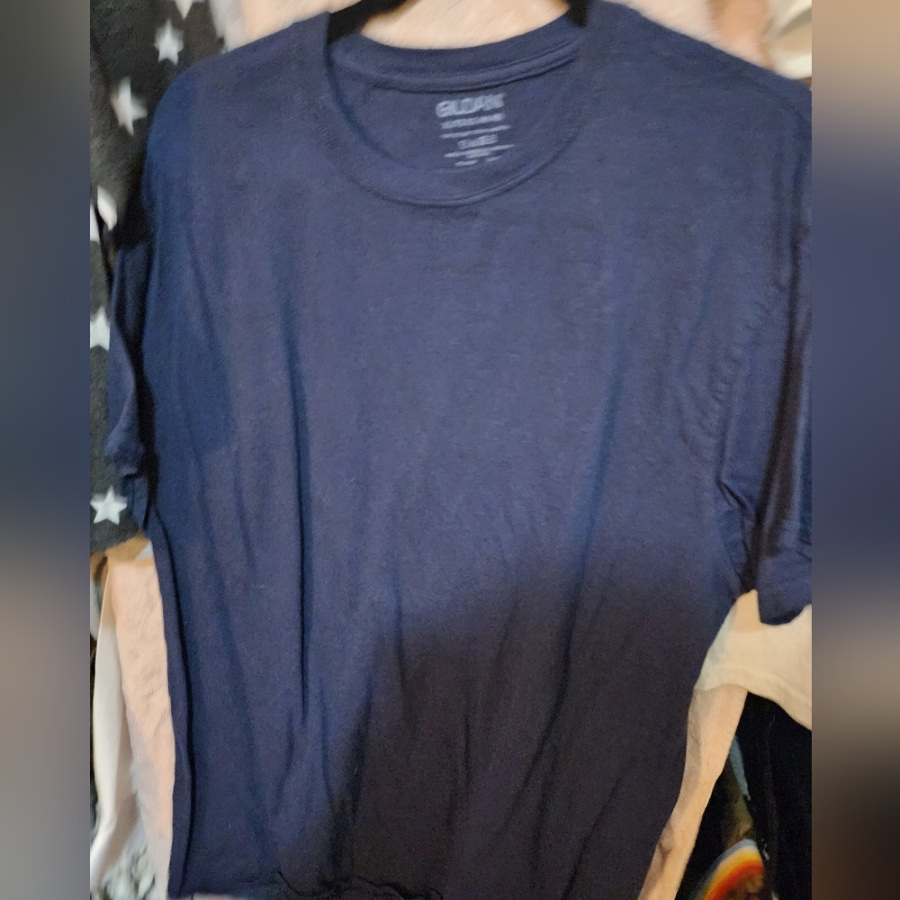 Gildan xl blue shirt